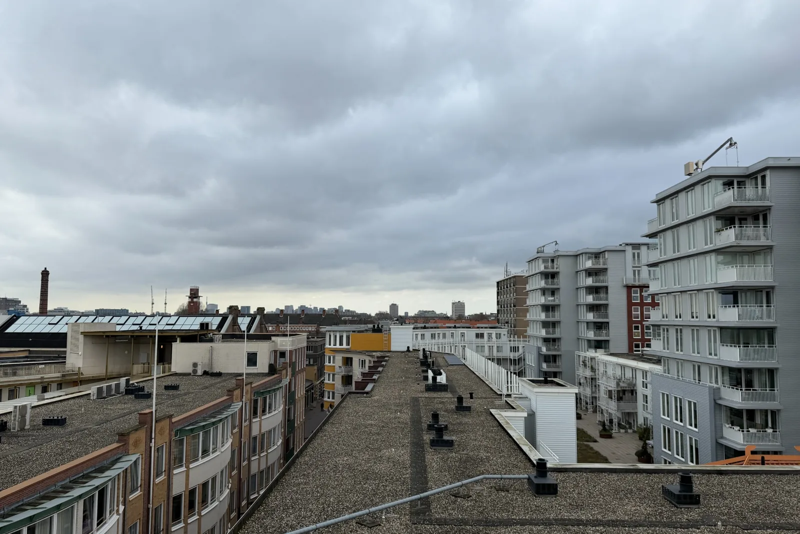 Daklandschap en gevels tijdens een technische vastgoedinspectie